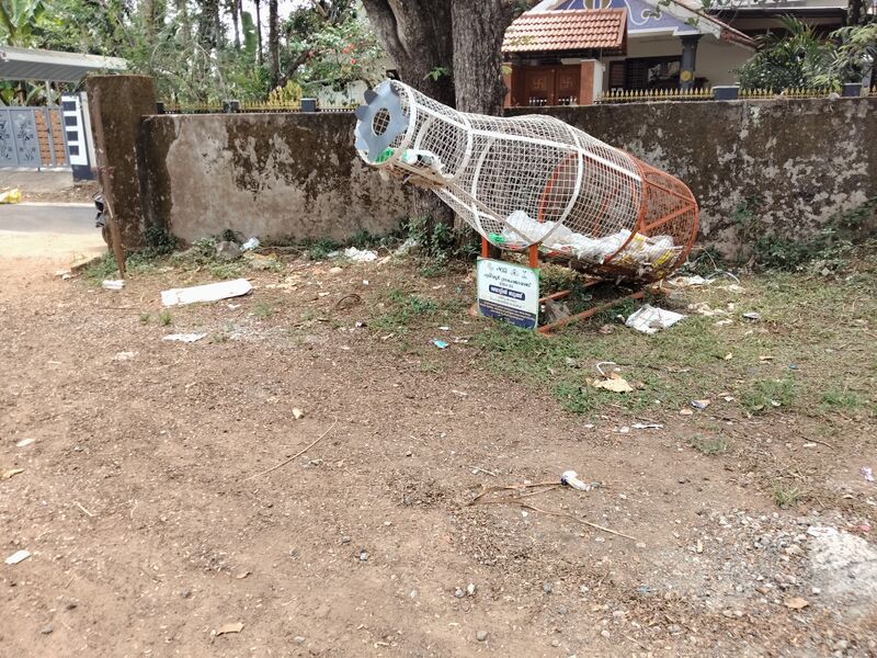 പ്രമാണം:36064 Bottle booth @school.jpeg