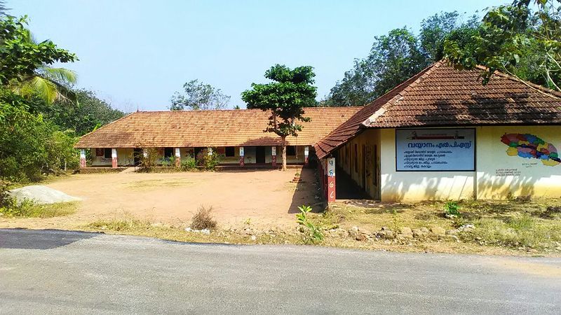 പ്രമാണം:40226 School Photo.jpg