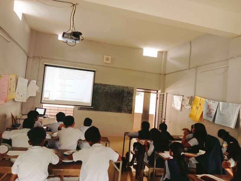 പ്രമാണം:HITECH CLASSROOM200004.jpeg