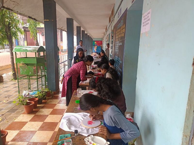 പ്രമാണം:12039 fb1.jpg