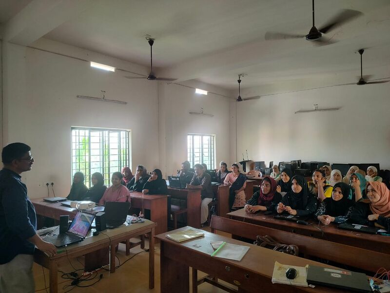 പ്രമാണം:14022 prelim parents.jpg