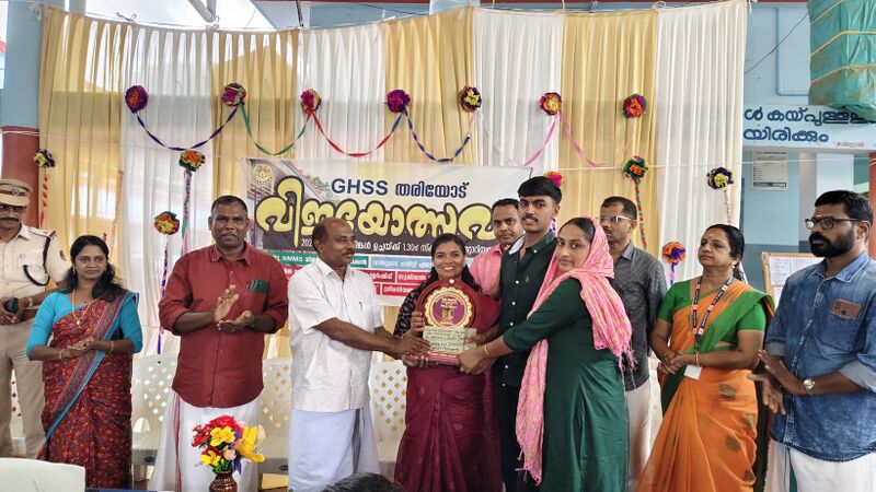 പ്രമാണം:15019-vijayolsavam 3..jpg