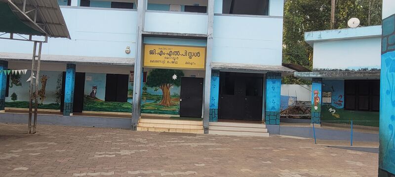 പ്രമാണം:18332-Hitech school.jpg