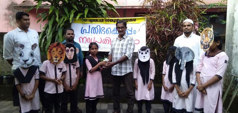 പ്രമാണം:19833 prathibakalkoppam4.jpg