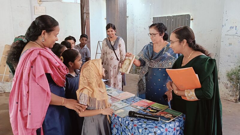 പ്രമാണം:35028 Basheer Books.jpg