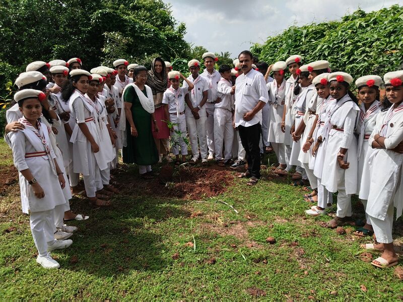 പ്രമാണം:11073 25 jrc paristhithi.jpg