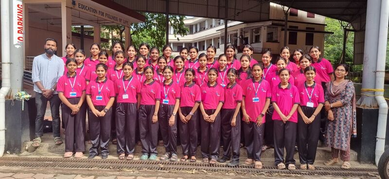 പ്രമാണം:17014.schoolcamp.group.jpg