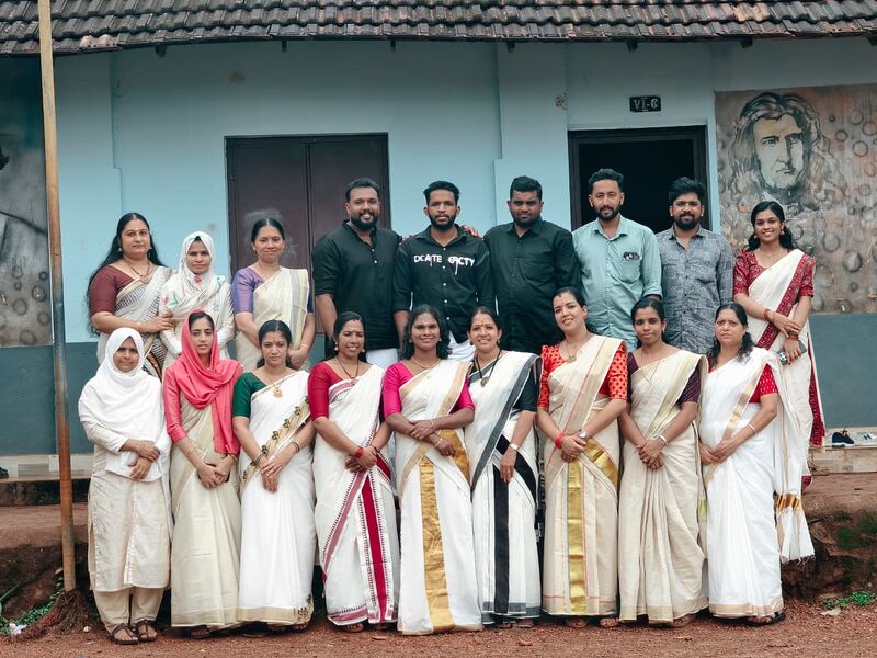 പ്രമാണം:17471-school-onam.jpg