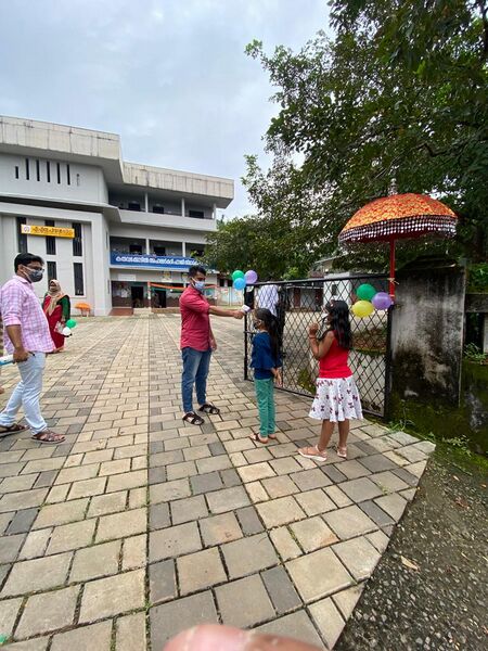 പ്രമാണം:18402 praveshanolsavam 2021-22 4.jpg