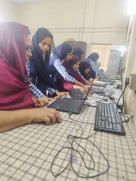 പ്രമാണം:19054 digital saksharatha 2.jpg