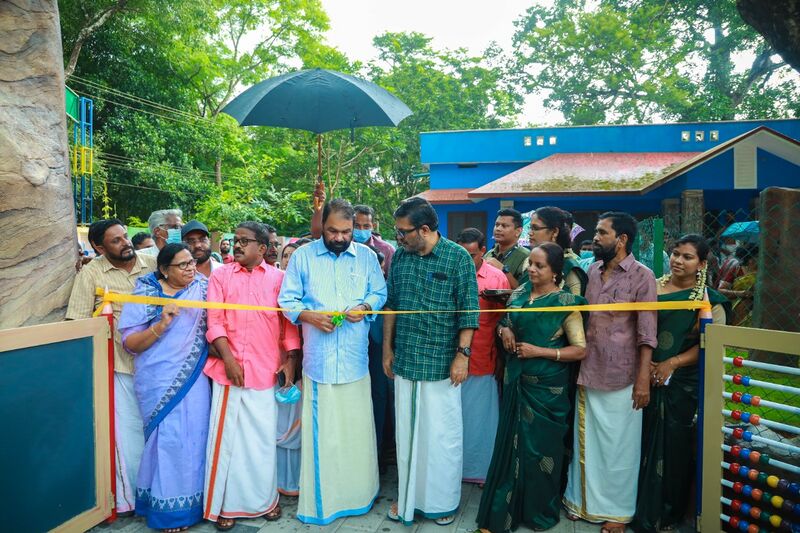 പ്രമാണം:20505-modelpreprimary udgadanam.jpg