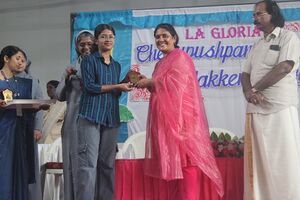 21001 RECIEVING AWARD HS.JPG