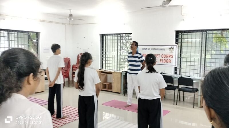 പ്രമാണം:25059 EKM Yoga C.jpg