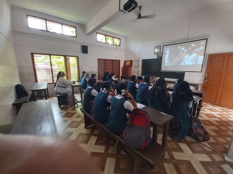 പ്രമാണം:28002-ict class.jpg