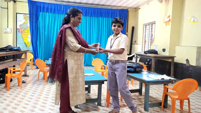 പ്രമാണം:29228 q7.jpg