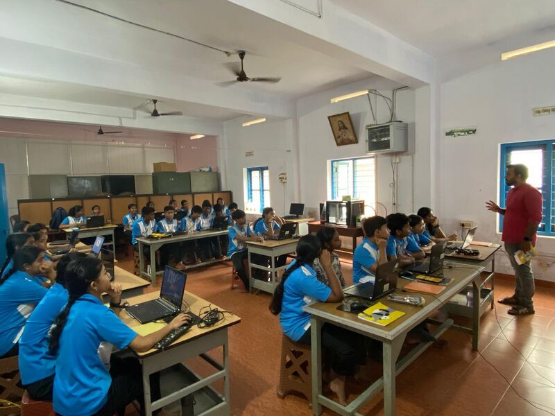 പ്രമാണം:33089 KTM 03.jpg