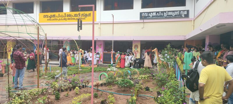 പ്രമാണം:43442 school.jpg