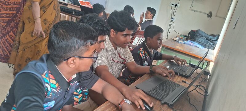 പ്രമാണം:44046 lk23 alumini1.jpg