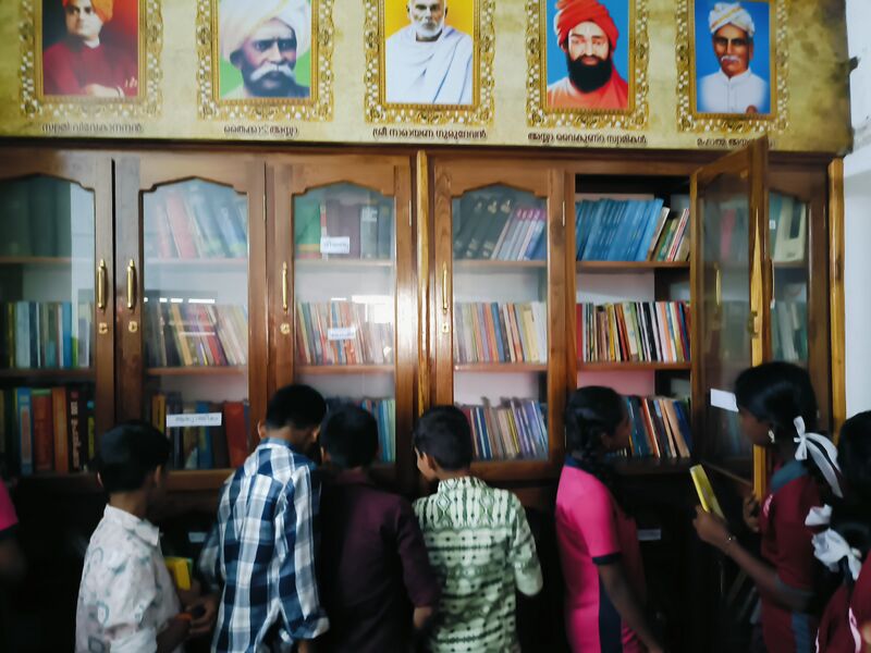 പ്രമാണം:44251-library visit.jpg