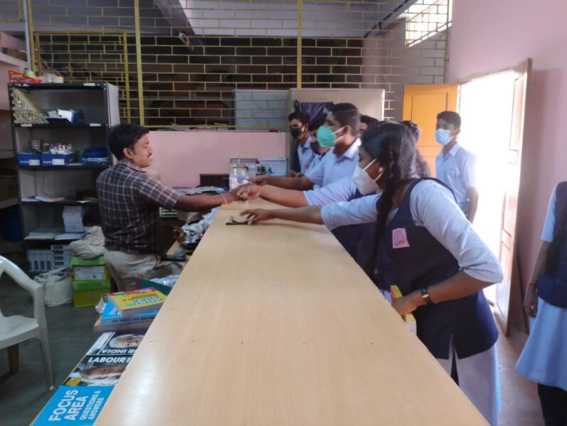 പ്രമാണം:SMS5 43034.jpeg