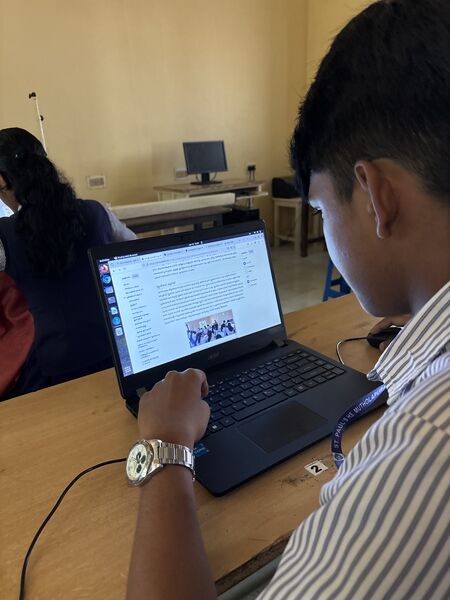 പ്രമാണം:Schoolwiki updateing.jpg