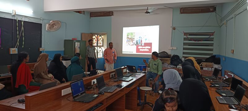 പ്രമാണം:11028 LKite Parents .jpg