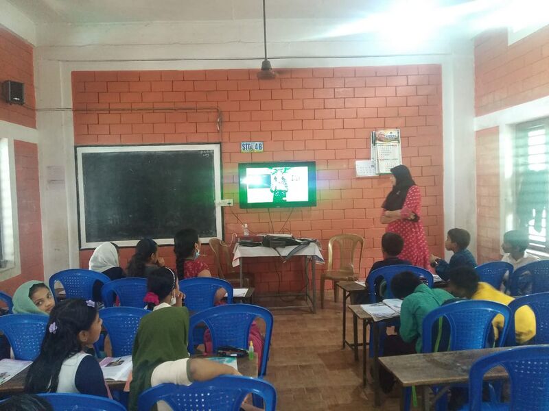 പ്രമാണം:19413 smart class 3.jpeg