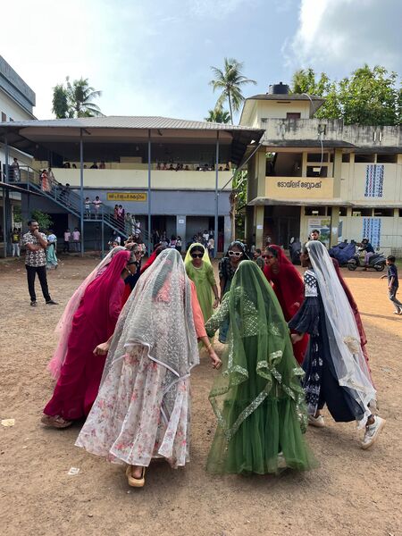 പ്രമാണം:19862 eid.jpg