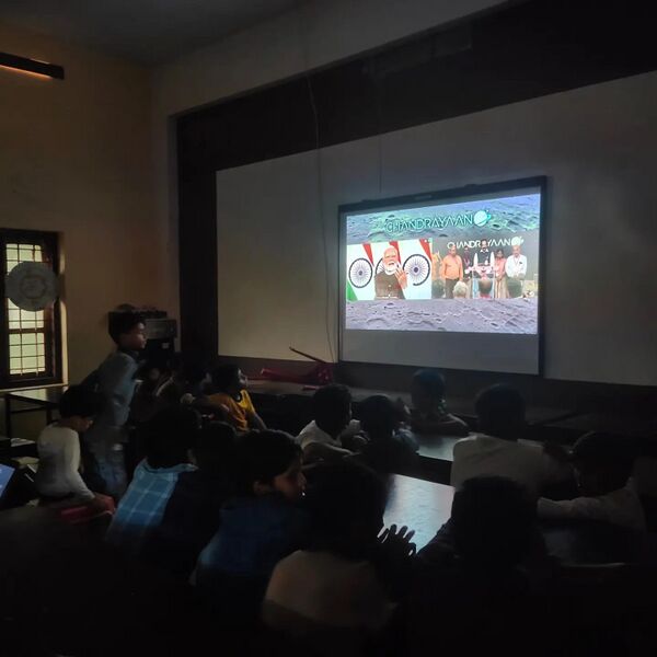 പ്രമാണം:19870 HITECH.jpg