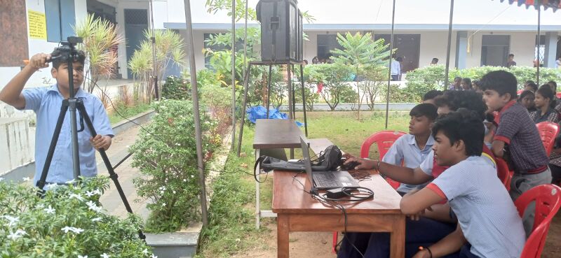 പ്രമാണം:21060 lk live streaming.jpg