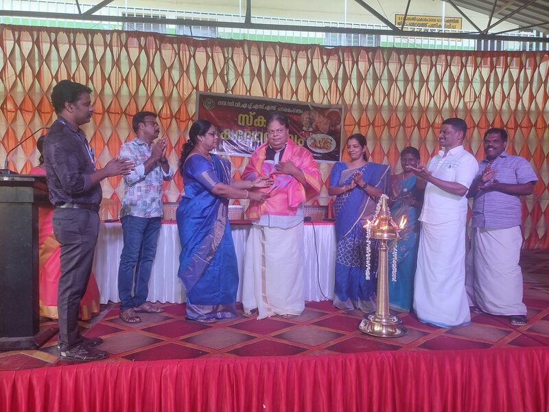 പ്രമാണം:34013school kalolsav25c.jpg