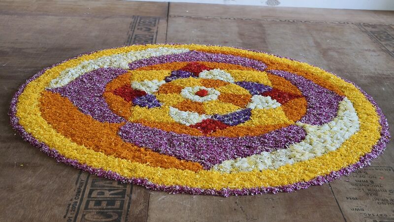 പ്രമാണം:47205 school onam1...jpg