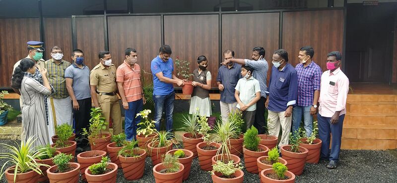 പ്രമാണം:48554 police3.jpg