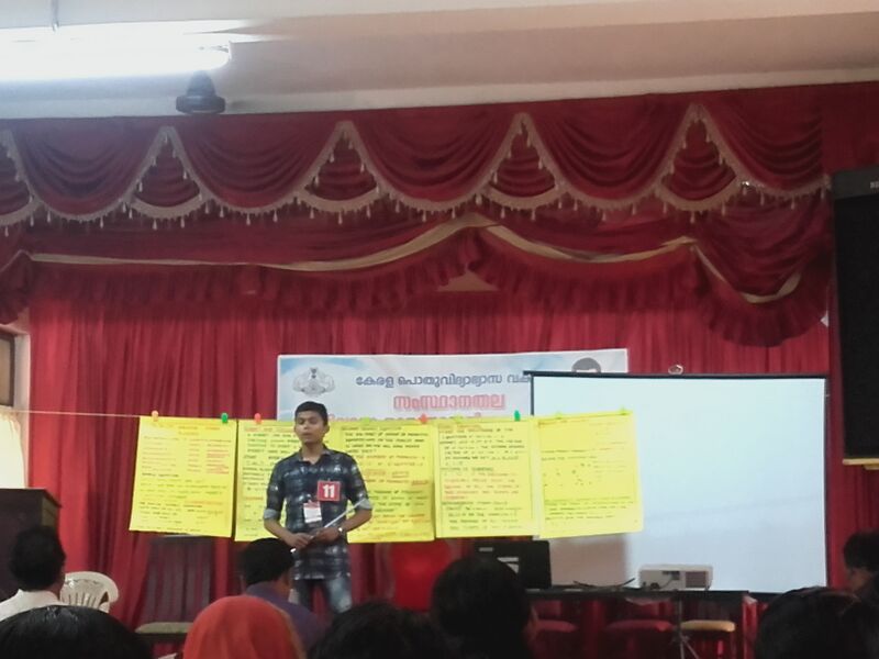 പ്രമാണം:Vinayak presenting Ramanujan paper.jpg