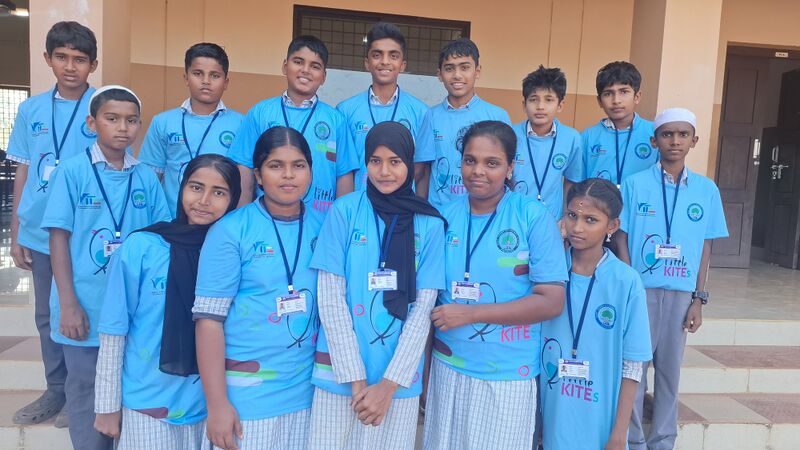 പ്രമാണം:11017 LKuniform.jpg