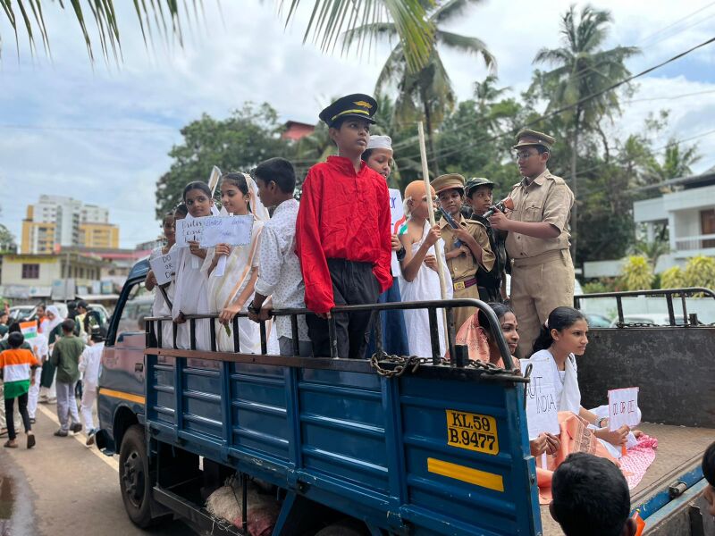 പ്രമാണം:13379-tablou in rally.jpeg