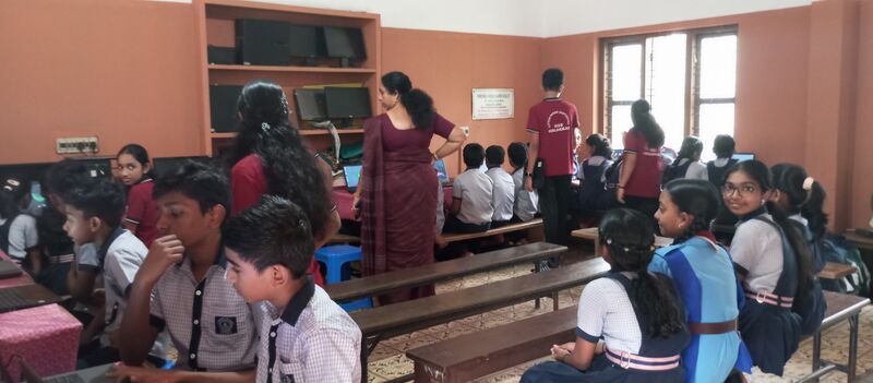 പ്രമാണം:14034 computer training.jpg