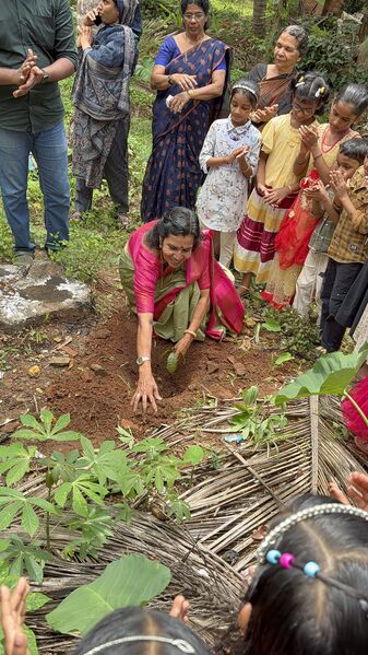 പ്രമാണം:16628-Paristhidi dinam 2.jpg