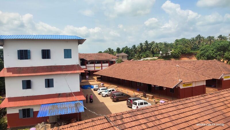 പ്രമാണം:18031 hightech school.jpg