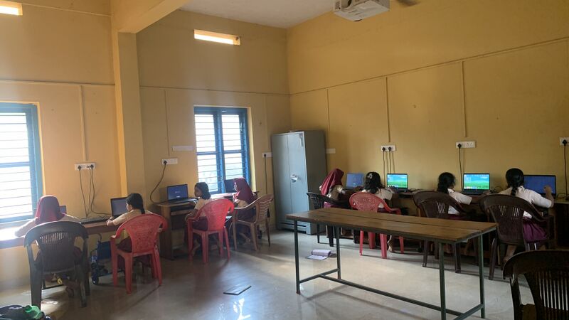 പ്രമാണം:19611 GLPSHOOL LAB.resized.jpg