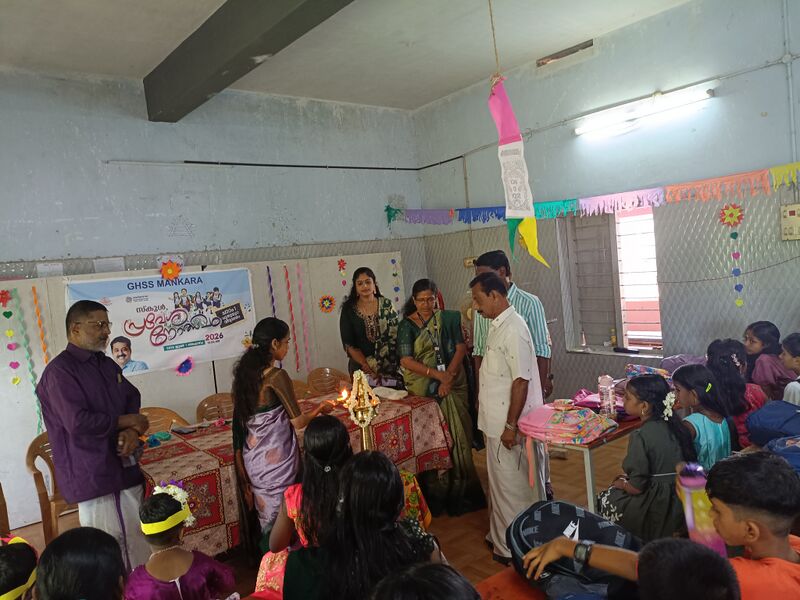 പ്രമാണം:21073 PKD praveshanolsav26.jpg