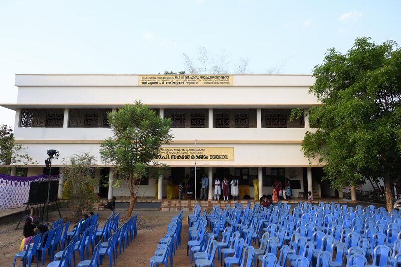 പ്രമാണം:21621 school mikav.jpg