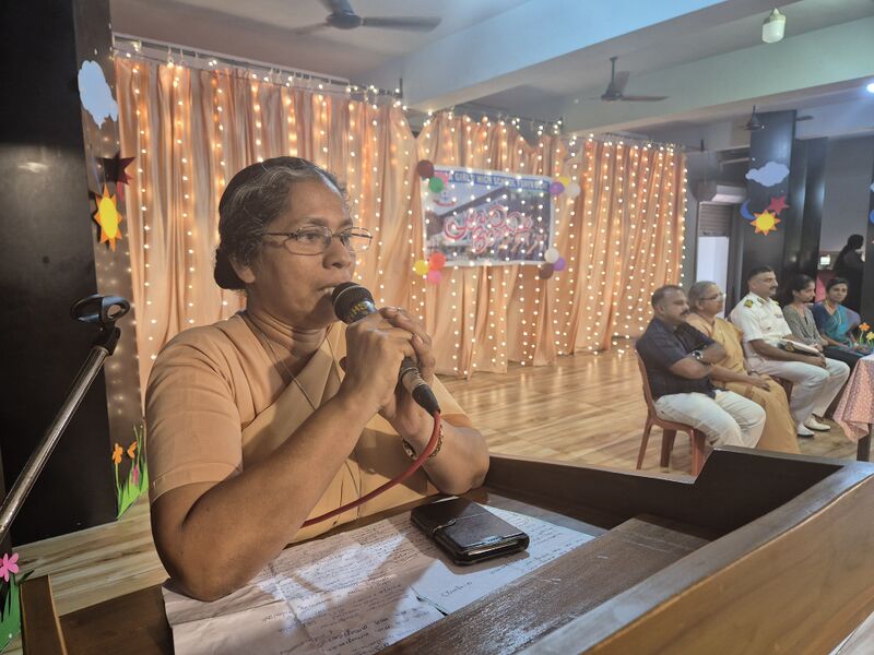 പ്രമാണം:26015 prevesh speech hm.jpg