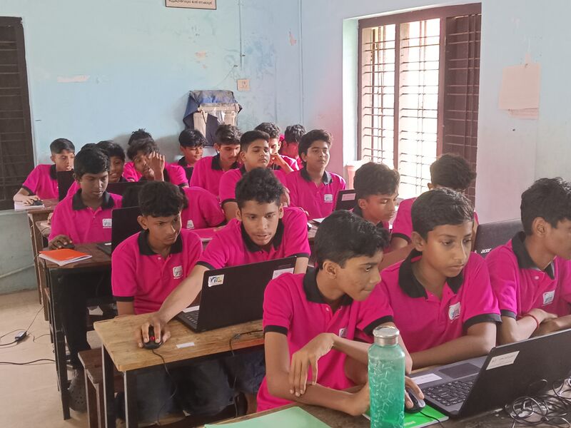 പ്രമാണം:35019 prelcmp.jpg