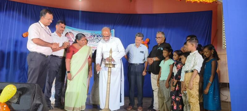 പ്രമാണം:38043 pravesanolsavam26 03.jpeg