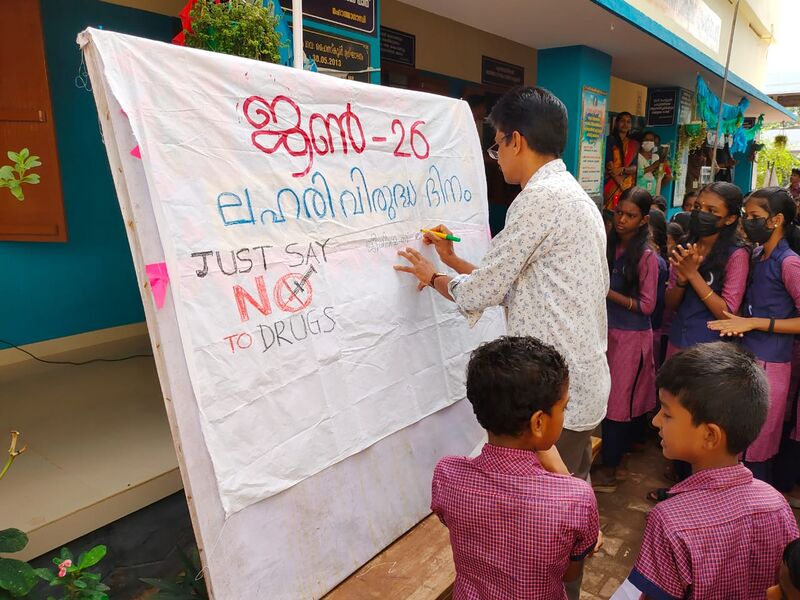 പ്രമാണം:42085 lahari4.jpg