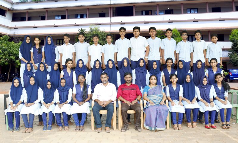 പ്രമാണം:48039 LK MEMBERS 2019.JPG