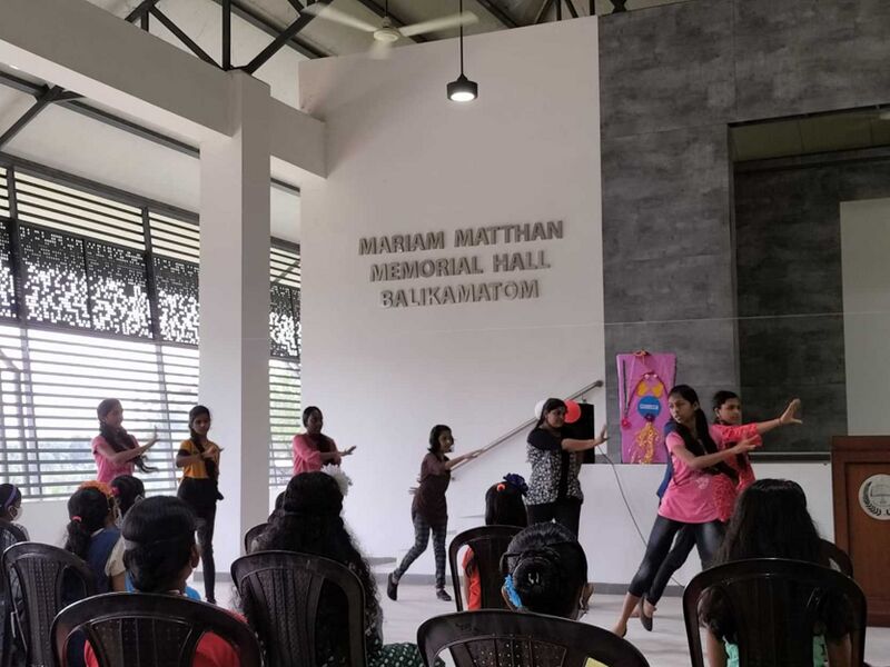 പ്രമാണം:ആനന്ദ നിമിഷങ്ങൾ.jpg