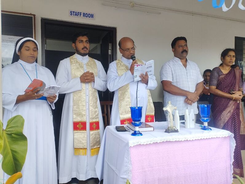 പ്രമാണം:15037 praveshanolsavam 02.jpeg