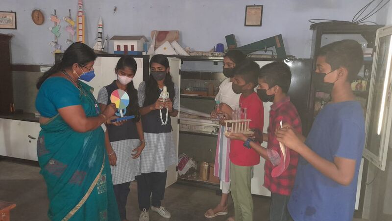 പ്രമാണം:21549 Science Lab.jpeg